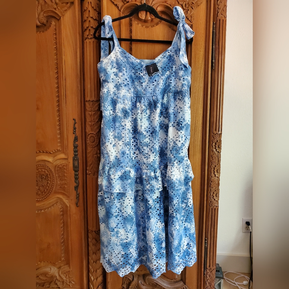 Crown & Ivy women Ladies Eyelet Midi dress blue/WHT Strap tie Tiered size 12 NWT